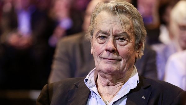 Si Tu Savais Alain Delon Sort Du Silence Pour Les Deux Ans De La