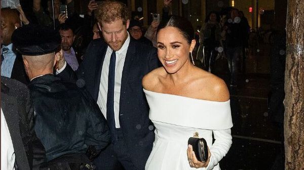 Meghan Markle Sublime Les épaules Nues Pour Une Soirée Glamour Avec Le Prince Harry En Pleine 3538